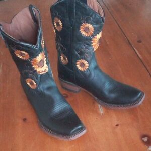 Girls Tanner Mark Cowboy Boots with Sunflower Embroidery Size 2